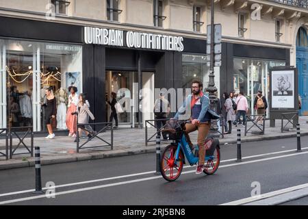 Urban Outfitters boutique rue de Rivoli à Paris. Urban Outfitters, Inc. (URBN) est une entreprise multinationale de vente au détail de style de vie Banque D'Images