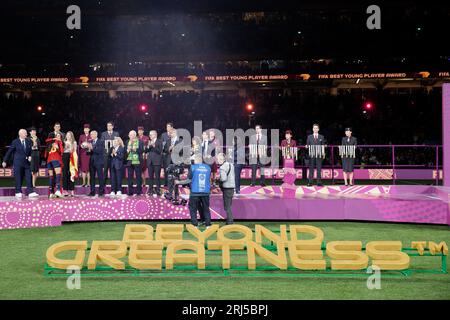 Sydney, Australie. 20 août 2023. Sa Majesté la reine Letizia d'Espagne donne un câlin à Salma Paralluelo d'Espagne après le match final de la coupe du monde féminine de la FIFA Australie et Nouvelle-Zélande 2023 entre l'Espagne et l'Angleterre au Stadium Australia le 20 août 2023 à Sydney, Australie Credit : IOIO IMAGES/Alamy Live News Banque D'Images