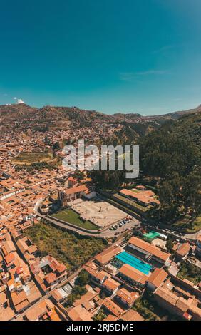 Vue aérienne à Cusco, Pérou. Mirador de Plaza San Cristobal, surplombant la ville antique. Banque D'Images