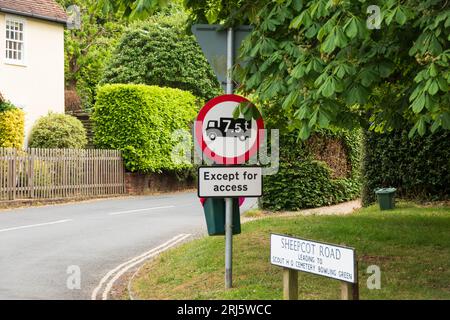 À l'exception du panneau de signalisation routière Access Road, Essex Angleterre, Royaume-Uni Banque D'Images