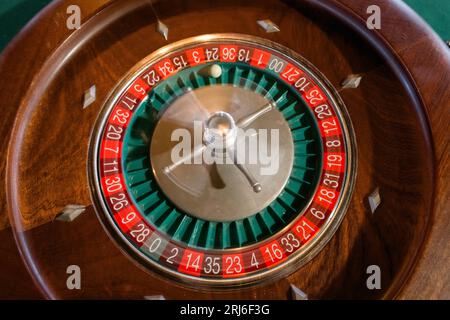 Vue de dessus d'une table de roulette dans un casino Banque D'Images