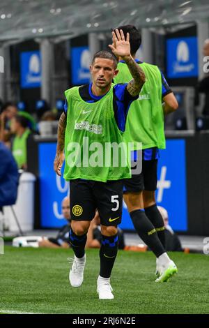 Milan, Italie. 19th, août 2023. Stefano Sensi (5 ans) de l'Inter se réchauffe lors du match de Serie A entre l'Inter et Monza à Giuseppe Meazza à Milan. (Crédit photo : Gonzales photo - Tommaso Fimiano). Banque D'Images