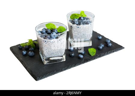 Petit déjeuner sain ou matin avec du gâteau à la vanille aux graines de chia et aux myrtilles sur fond de table, nourriture végétarienne, régime et concept de santé. Chia Banque D'Images