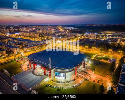 Vue aérienne de Belgrade Arena, également connue sous le nom de Stark Arena, à New Belgrade, Serbie au crépuscule Banque D'Images