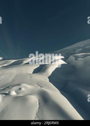 Dunes de neige étonnantes dans les Alpes autrichiennes Banque D'Images