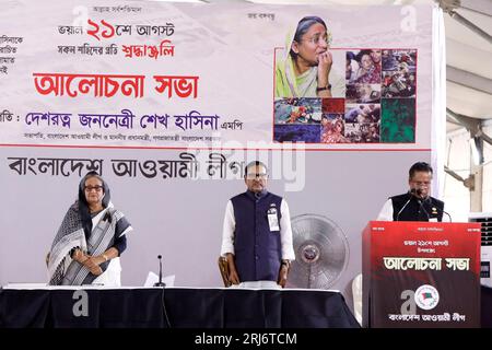 Dhaka, Bangladesh - 21 août 2023 : le Premier ministre Sheikh Hasina se tient sur l'avenue Bangabandhu à l'occasion du 19e anniversaire du 2 août Banque D'Images