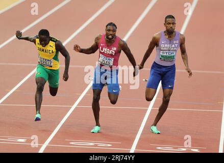 Budapest, Hongrie. 20 août 2023. Oblique SÉVILLE de JAM, Noah LYLES des USA et Zharnel HUGHES de GBR final 100 mètres HOMMES lors des Championnats du monde d'athlétisme 2023 le 20 août 2023 à Nemzeti Atletikai Kozpont à Budapest, Hongrie. Photo de Laurent Lairys/ABACAPRESS.COM crédit : Abaca Press/Alamy Live News Banque D'Images