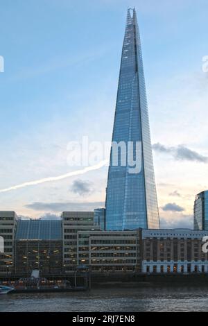 Le Shard, également appelé Shard London Bridge et anciennement London Bridge Tower, est un gratte-ciel de 72 étages situé à Southwark, à Londres Banque D'Images