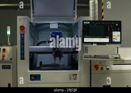 Perm, Russie - 29 juin 2023 : machine de revêtement pour circuit imprimé Banque D'Images