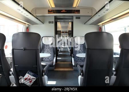 Intérieur du train Inter City IC4 classe MG construit par DSB (chemins de fer danois) par AnsaldoBreda. Banque D'Images