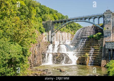 Une vue du barrage de Croton gorge en été Banque D'Images