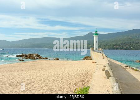 Propriano est une très belle ville méditerranéenne sur l'île française cosicica. La vie urbaine et la vie de plage sont proches les uns des autres fourmis nuit et jour. Banque D'Images