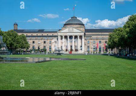 Le Kurhaus historique Santé (Spa) à Wiesbaden, en Allemagne au début du printemps Banque D'Images