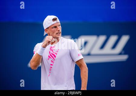 Wnston-Salem, Caroline du Nord, États-Unis. 21 août 2023 : Marton Fucsovics célèbre lors de la deuxième manche de l'Open de Winston-Salem 2023 au Wake Forest tennis Complex à Wnston-Salem, NC. (Scott Kinser) crédit : CAL Sport Media/Alamy Live News Banque D'Images