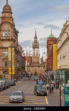 Vue sur West George Street à Glasgow, en Écosse vers le bâtiment classé A, St George's Tron Church, William Stark (1807), The Merchnt House. Banque D'Images