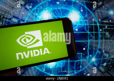 Santa Clara, Californie, États-Unis. 21 août 2023. Les actions de $NVDA sur le NASDAQ ont bondi de 8% lundi, alors que les investisseurs haussiers ont montré leur confiance dans l'appel à venir de la société de technologie sur les bénéfices. L'appel de cette semaine sur les gains sera un bélier de la force naissante de l'IA et de l'industrie de la crypto-monnaie, ce qui est actuellement la clé de voûte des actions technologiques transportant l’économie américaine grâce à un resserrement quantitatif et à la hausse des taux d’intérêt. NVIDIA est une société technologique de premier plan réputée pour ses unités de traitement graphique (GPU) et ses avancées dans l’IA, les jeux et le calcul haute performance. Il a revolu Banque D'Images