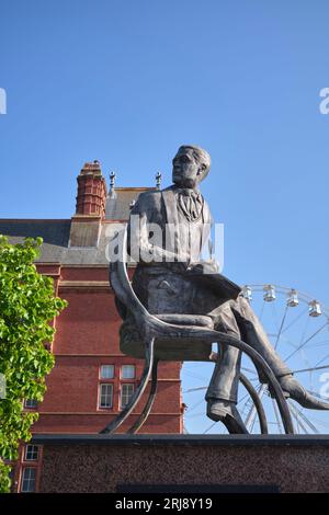 Ivor Novello Statue Cardiff Bay South Wales Banque D'Images
