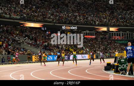 Budapest, Hongrie. 21 août 2023. SHA'Carri Richardson, des États-Unis, franchit la ligne d'arrivée en premier pour remporter la médaille d'or dans la finale du 100m féminin le jour 3 des Championnats du monde d'athlétisme Budapest, le 21 août 2023. Photo de Gary Mitchell/Alamy Live News crédit : Gary Mitchell, GMP Media/Alamy Live News Banque D'Images