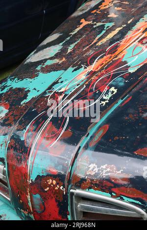 1948 multi-peinture en couches patine look Ford F1 Rat Rod pick up Truck, laqué, fini et détaillé avec des rayures colorées, août 2023 Banque D'Images