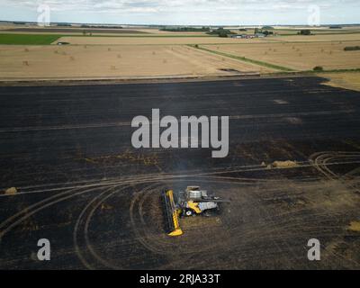 21 août 2023 moissonneuse-batteuse brûlée Banque D'Images