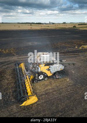21 août 2023 moissonneuse-batteuse brûlée Banque D'Images