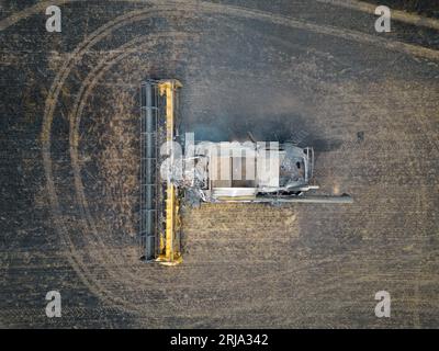 21 août 2023 moissonneuse-batteuse brûlée Banque D'Images