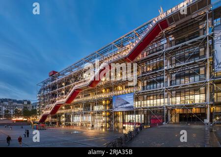 Le Centre national d art et de culture Georges-Pompidou est un centre national d art et de culture situé dans le 4e arrondissement de Paris. Banque D'Images