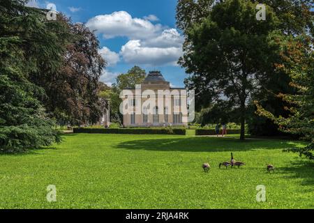 Château de Bagatelle dans le parc Bagatelle - Paris, France Banque D'Images