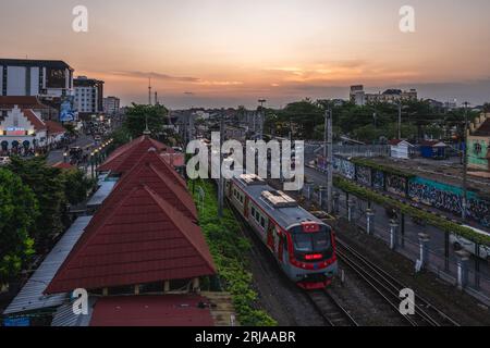 16 juillet 2023 : gare ferroviaire de Yogyakarta, alias Tugu Station, une gare ferroviaire située dans le centre de Yogyakarta, en Indonésie et désignée comme un HE culturel Banque D'Images