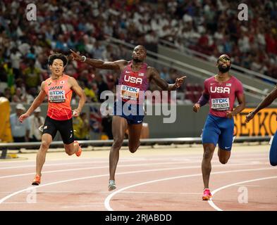 Grant Holloway, de l’américain, a franchi l’arrivée pour remporter la finale masculine du 110m haies le jour 3 des Championnats du monde d’athlétisme Budapest le 21 août 2023. Photo de Gary Mitchell Banque D'Images