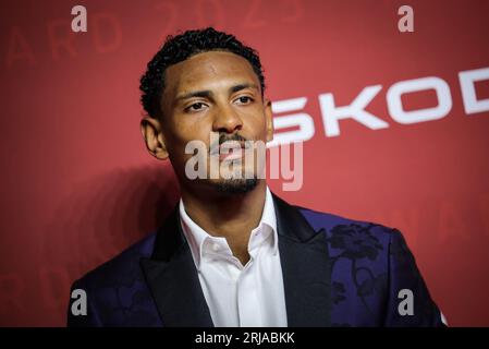 Hambourg, Allemagne. 21 août 2023. Sébastien Haller, joueur de football, arrive à la cérémonie du « Sport Bild Award 2023 » aux Fish Auction Halls. Crédit : Christian Charisius/dpa/Alamy Live News Banque D'Images