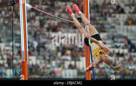 Budapest, Hongrie. 21 août 2023. Athlétisme : Championnats du monde, saut à la perche, action qualificative, femmes, au National Athletics Center. Anjuli Knäsche (Allemagne) en action. Crédit : Marcus Brandt/dpa/Alamy Live News Banque D'Images