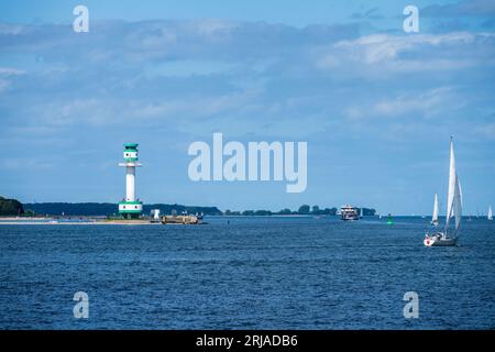 Blick über die Kieler Förde mit dem Leuchtturm Friedrichsort Banque D'Images