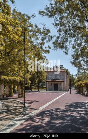 Ermitage de San Roque dans la promenade centrale du parc San Roque dans le centre historique de la ville de Guadalajara, Castilla la Mancha, Espagne. Banque D'Images