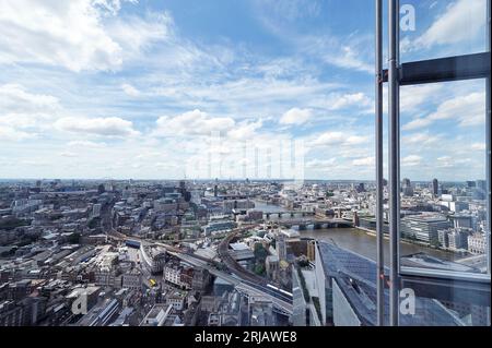 Vues depuis le Shard regardant vers le nord-ouest sur Londres et au-delà. Banque D'Images