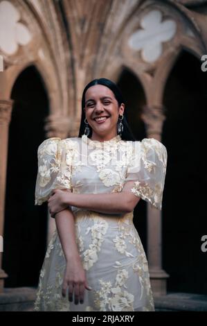 Portrait de la talentueuse chanteuse-compositrice espagnole Valeria Castro au monastère de Veruela, Saragosse, Espagne Banque D'Images