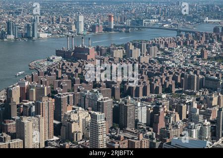 East Harlem (Harlem espagnol ou El Barrio) quartier de Upper Manhattan, East River, vue aérienne, East Side, New York, ÉTATS-UNIS Banque D'Images