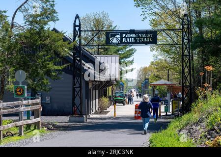 Poughkeepsie, NY, États-Unis-mai 2022 ; Voir la porte d'entrée pour la passerelle de 1,28 miles sur le Hudson State Historic Park Bridge de 1889, qui fait partie de l'Hudson Banque D'Images