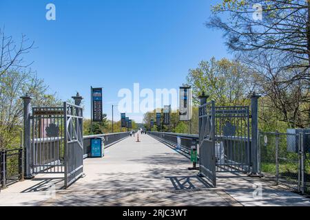 Poughkeepsie, NY, États-Unis-mai 2022 ; Voir la porte d'entrée pour la passerelle de 1,28 miles sur le Hudson State Historic Park Bridge de 1889, qui fait partie de l'Hudson Banque D'Images