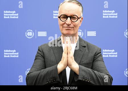 Édimbourg, Écosse, Royaume-Uni. 22 août 2023. 40e anniversaire du Festival international du livre d'Édimbourg : Andrew O'Hagan, auteur écossais et nominé trois fois pour le prix Booker, au photocall officiel. Crédit Craig Brown/Alamy Live News Banque D'Images