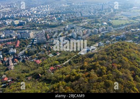 Vue aérienne de Cluj Napoca ville, Roumanie en automne. Paysage urbain Banque D'Images