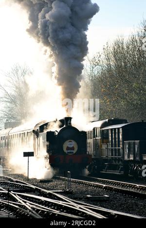 RSH No 7151 quitte la gare de Bitton sur l'Avon Valley Railway avec un Santa Special le 1 décembre 2012. Banque D'Images