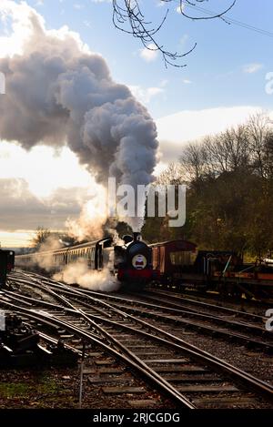 RSH No 7151 quitte la gare de Bitton sur l'Avon Valley Railway avec un Santa Special le 1 décembre 2012. Banque D'Images