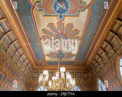 Fond carrelé dans la mosquée. Dôme de la mosquée, ornements orientaux. images de l'architecture islamique interior.interior architecture Banque D'Images