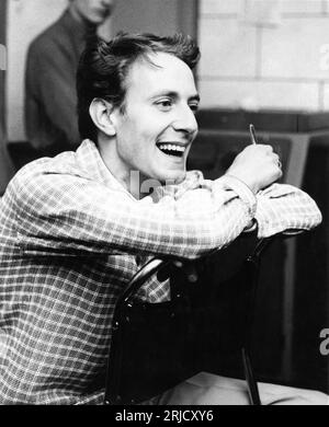 Compositeur de film JOHN BARRY début 1962 candide en studio d'enregistrement Banque D'Images