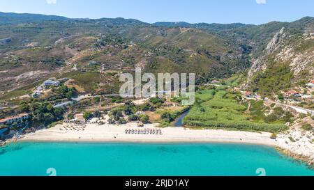 Vue aérienne de la plage d'Armenistis sur l'île d'Ikaria, Grèce Banque D'Images