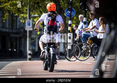 AMSTERDAM - Un gros vélo dans le centre d'Amsterdam. En raison du nombre extrêmement élevé de gros vélos volés, l'ANWB a cessé d'assurer les vélos électriques avec des pneus plus épais pour le moment. ANP RAMON VAN flymen netherlands Out - belgique Out Banque D'Images