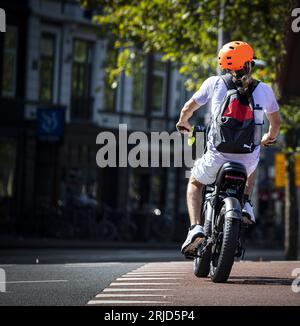 AMSTERDAM - Un gros vélo dans le centre d'Amsterdam. En raison du nombre extrêmement élevé de gros vélos volés, l'ANWB a cessé d'assurer les vélos électriques avec des pneus plus épais pour le moment. ANP RAMON VAN flymen netherlands Out - belgique Out Banque D'Images