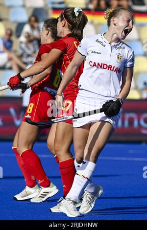 Monchengladbach, Allemagne. 22 août 2023. La Belge Charlotte Englebert célèbre après avoir marqué lors d'un match de hockey entre l'équipe nationale belge de hockey féminin Red Panthers et l'Espagne, mardi 22 août 2023 à Monchengladbach, en Allemagne, le match 3/3 dans la poule des championnats d'Europe de hockey féminin. Les championnats EuroHockey 2023 ont lieu du 18 au 27 août 2023. BELGA PHOTO DIRK WAEM crédit : Belga News Agency/Alamy Live News Banque D'Images