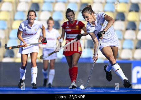 Monchengladbach, Allemagne. 22 août 2023. La Belge Judith Vandermeiren photographiée en action lors d'un match de hockey entre l'équipe nationale belge de hockey féminin Red Panthers et l'Espagne, mardi 22 août 2023 à Monchengladbach, en Allemagne, match 3/3 dans la poule des championnats d'Europe de hockey féminin. Les championnats EuroHockey 2023 ont lieu du 18 au 27 août 2023. BELGA PHOTO DIRK WAEM crédit : Belga News Agency/Alamy Live News Banque D'Images